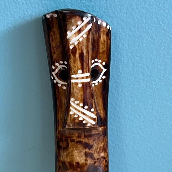 Vintage Carved Tribal Mask Face Bottle Opener Natural Handle & Metal Cap Remover - Picture 4 of 13